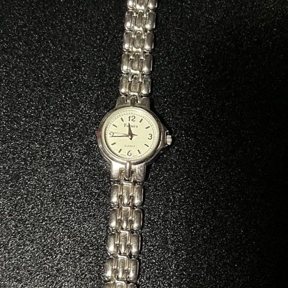 Vintage Futura Quartz Ladies Silver Tone Link Bracelet Band Watch New Battery